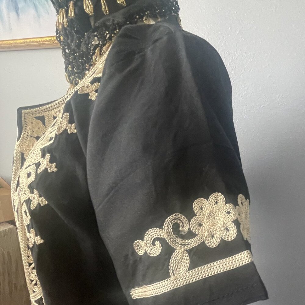 Authentic Egyptian Gallabiyah Kaftan with Beaded Head Scarf - Picture 6 of 12